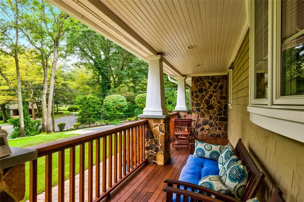 Melville, NY 11747,8 Ponderosa DR