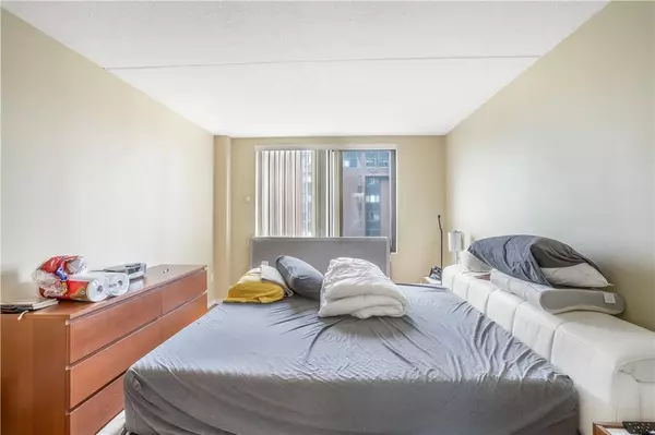 White Plains, NY 10606,4 Martine AVE #809