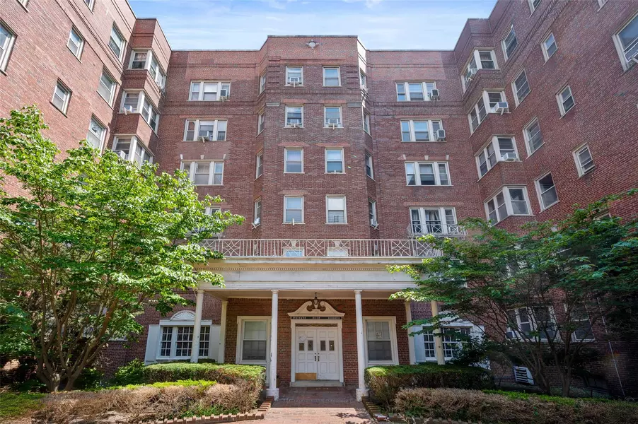 8449 168th ST #2U, Jamaica Estates, NY 11432