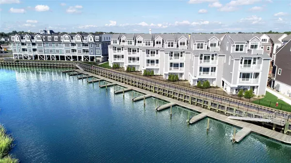 526 Marina Pointe DR #526, East Rockaway, NY 11518