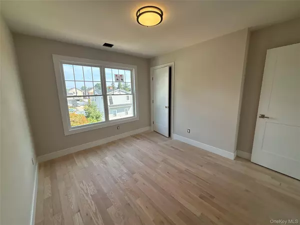 Elmont, NY 11003,335 Evans AVE