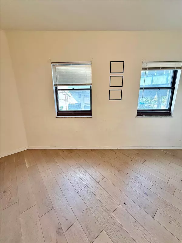 Bronx, NY 10461,3287 Westchester AVE #2