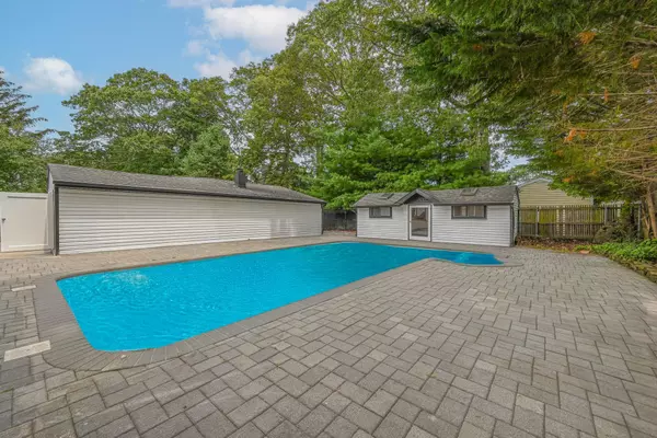 East Islip, NY 11730,47 Yuma LN