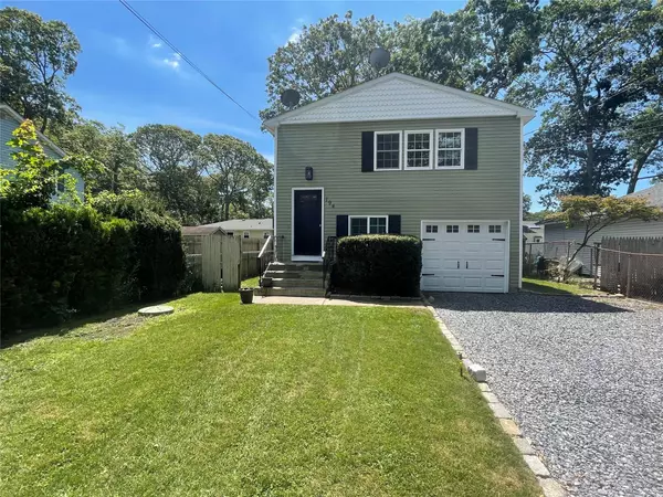 194 Moriches AVE, Mastic, NY 11950