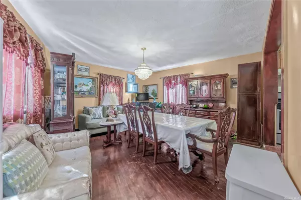 Laurelton, NY 11413,231-08 Mentone AVE