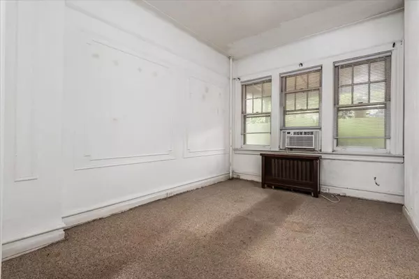 Rego Park, NY 11374,99-22 67th AVE
