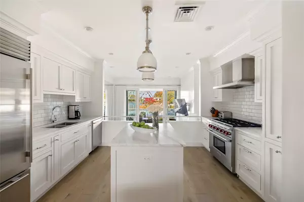 Hampton Bays, NY 11946,43 Old Boathouse LN