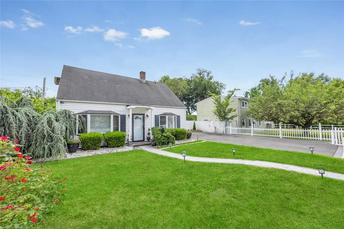 Levittown, NY 11756,71 Slate LN