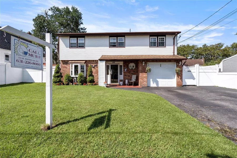 245 Lido Pkwy, Lindenhurst, NY 11757