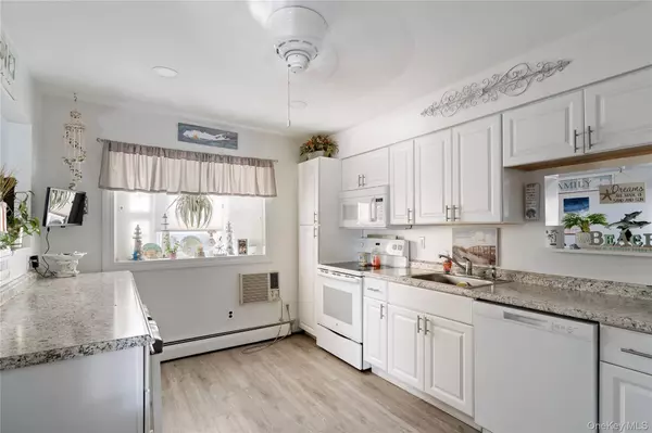 Lindenhurst, NY 11757,245 Lido Pkwy