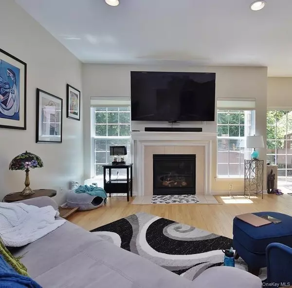 Fishkill, NY 12524,836 Huntington DR