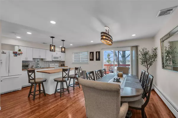Sayville, NY 11782,756 Bohemia Pkwy