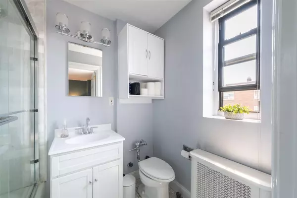 Larchmont, NY 10538,17 N Chatsworth AVE #6HI