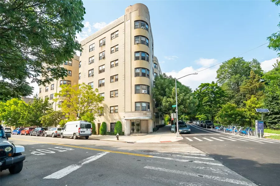190 E Mosholu Pkwy #4G, Bronx, NY 10458