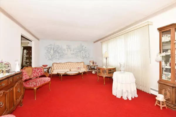 Massapequa, NY 11758,212 N Cedar ST