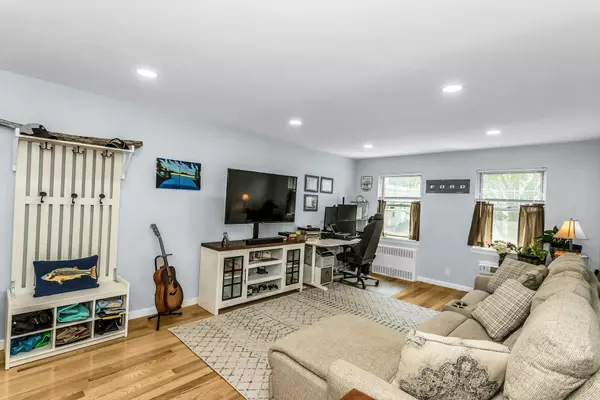 Westbury, NY 11590,324 Post AVE #5-J