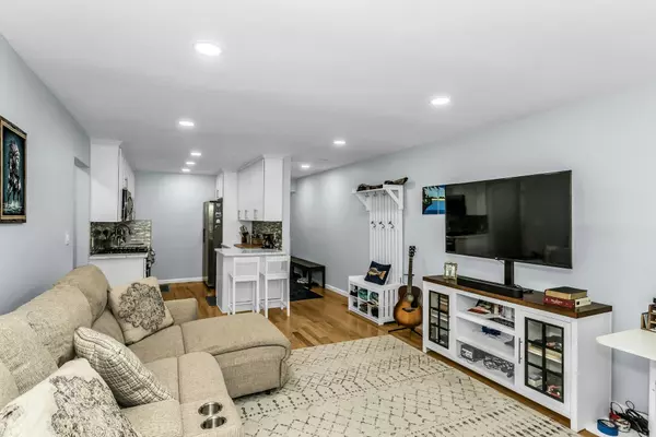 Westbury, NY 11590,324 Post AVE #5-J