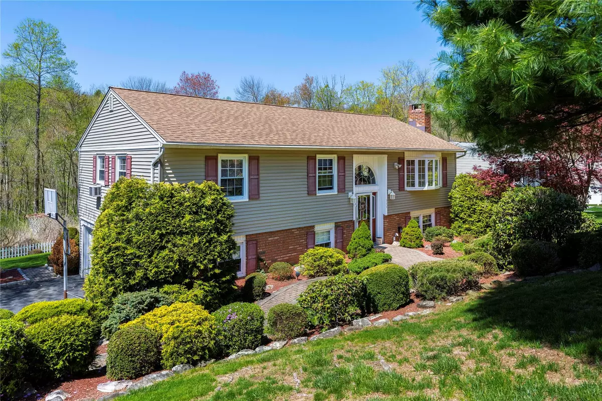 Mahopac, NY 10541,111 Red Mills RD