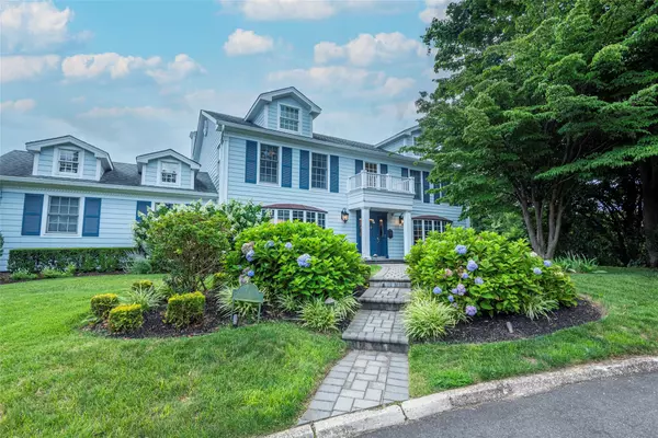 4 Grenfell DR,  Great Neck,  NY 11020
