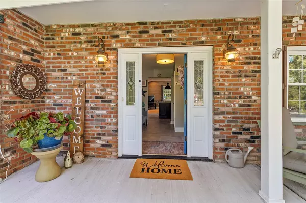 Katonah, NY 10536,27 McQueen ST