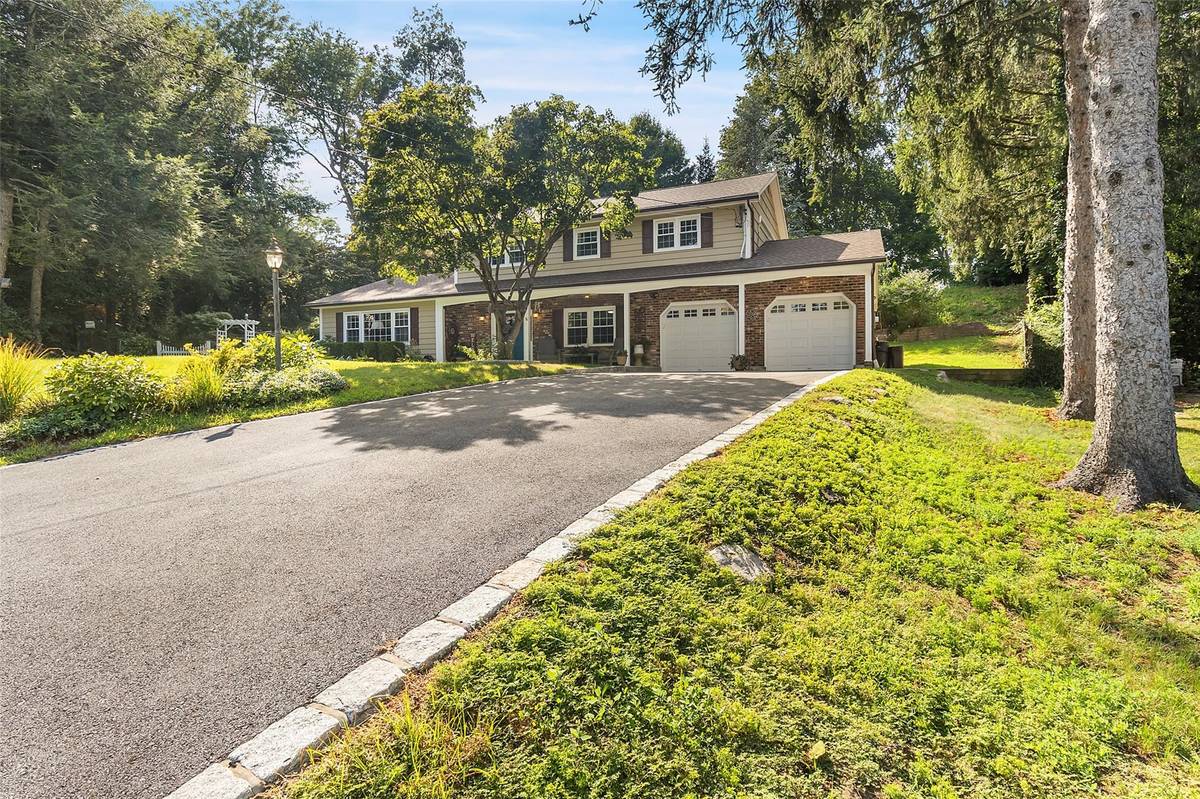 Katonah, NY 10536,27 McQueen ST