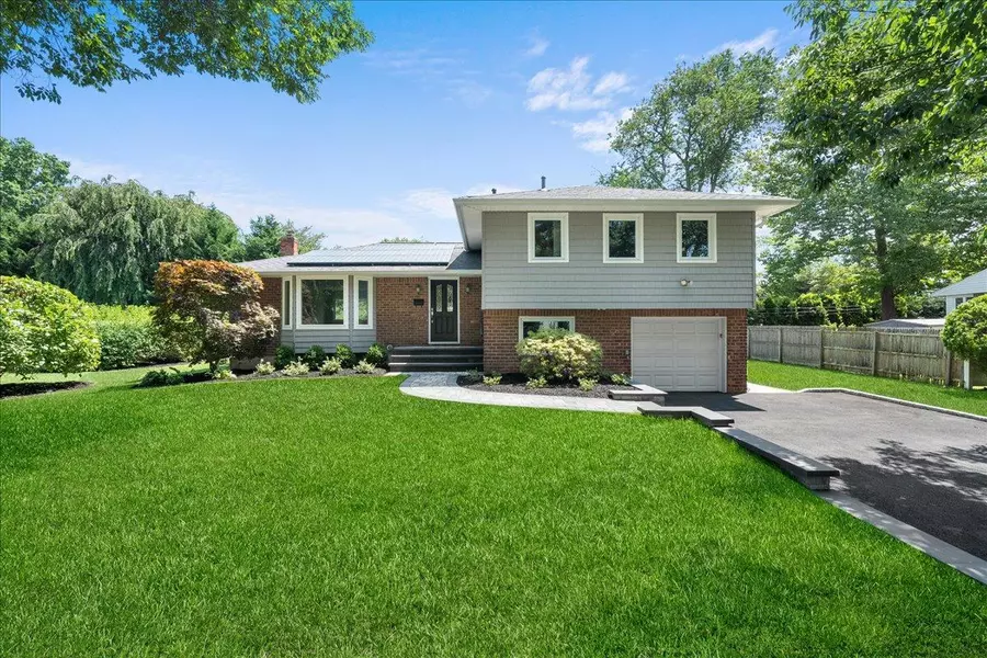 42 Earl RD, Melville, NY 11747