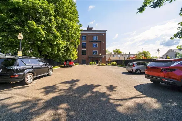 Beacon, NY 12508,249 Main ST #402