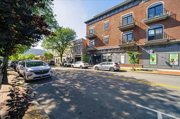 Beacon, NY 12508,249 Main ST #402