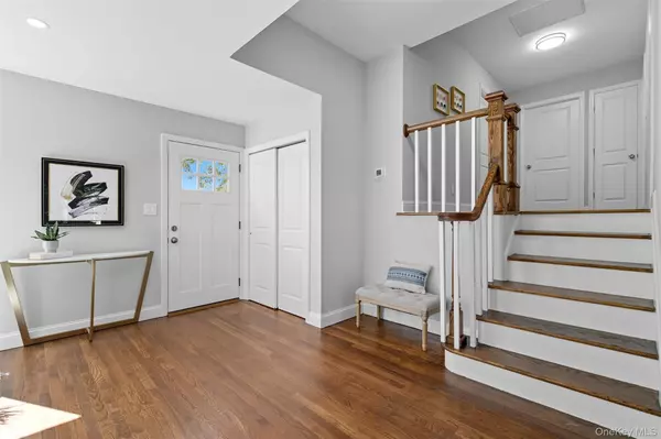 Melville, NY 11747,15 Byfield PL