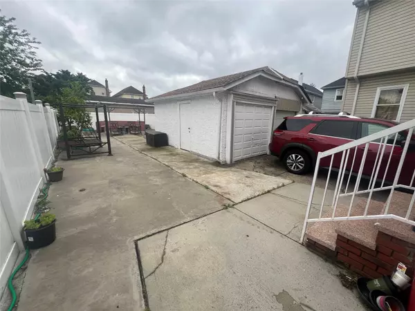 Cambria Heights, NY 11411,11845 218th ST