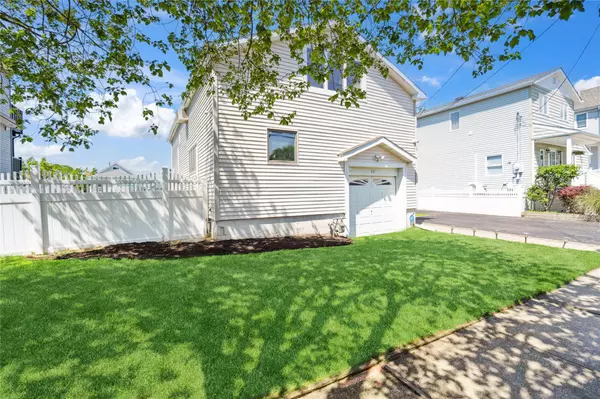 Lindenhurst, NY 11757,833 S 5th ST
