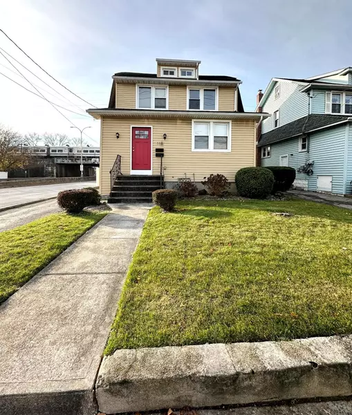 118 Lyon PL #2, Lynbrook, NY 11563