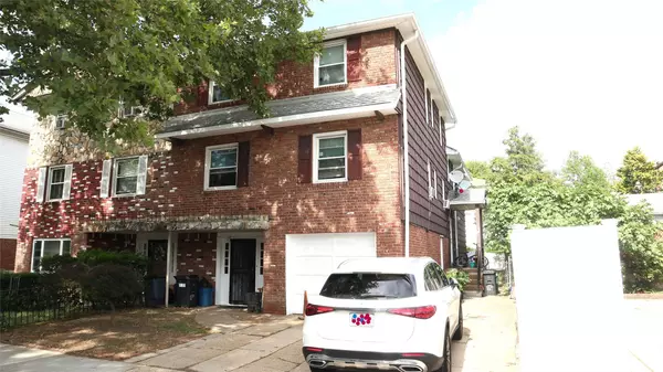 Bayside, NY 11364,57-53 225th ST