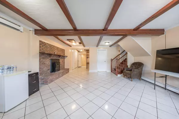 Freeport, NY 11520,205 Saint Marks AVE