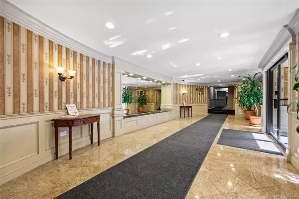 Rego Park, NY 11372,99-63 66th AVE #C8