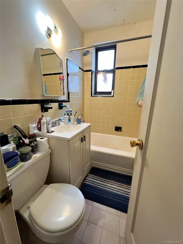 Rego Park, NY 11372,99-63 66th AVE #C8