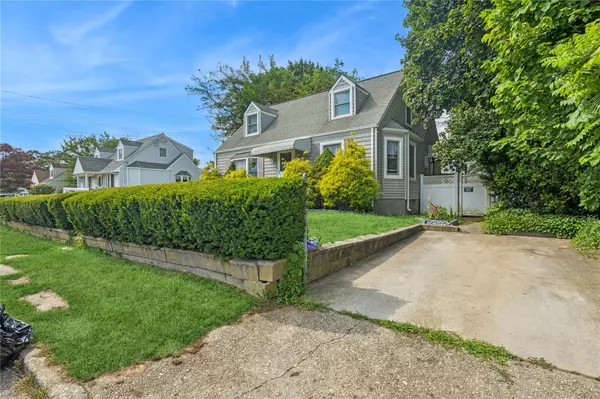 Patchogue, NY 11772,25 Jones ST