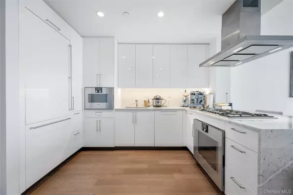 New York (manhattan), NY 10036,460 W 42nd ST #57G