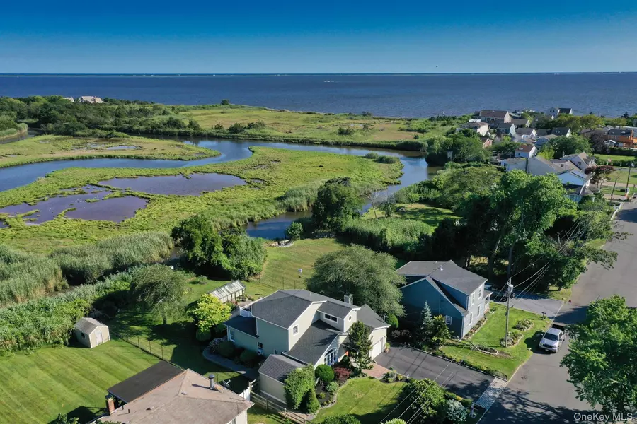 243 S Dunton AVE, East Patchogue, NY 11772