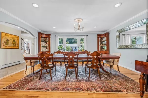 Great Neck, NY 11024,15 Edgewood PL