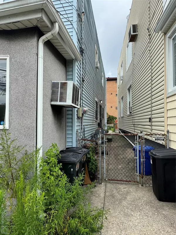 Maspeth, NY 11378,61-51 Borden AVE