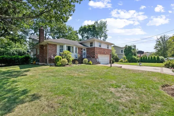 Woodmere, NY 11598,675 Emerson ST