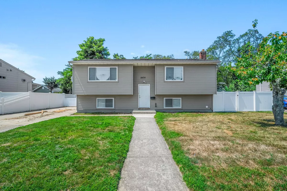 Copiague, NY 11726,2435 Great Neck RD