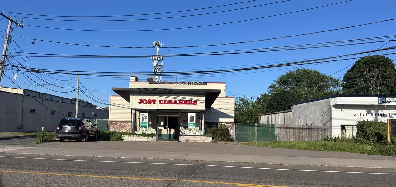 230 N Main ST, Sayville, NY 11782