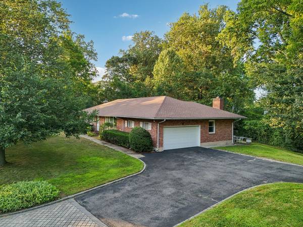 Glen Cove, NY 11542,22 Reynolds RD