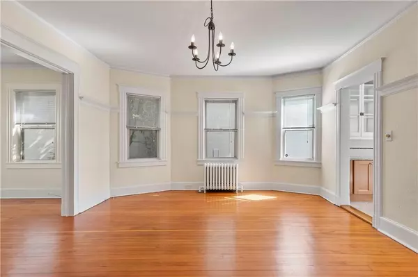 Rye, NY 10580,35 Locust AVE #right side