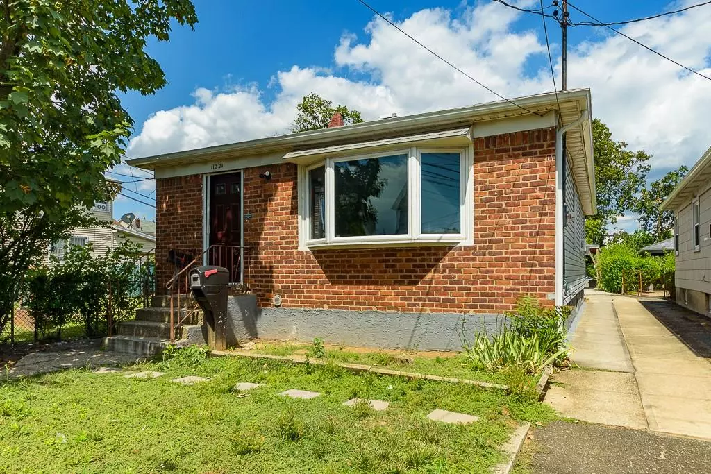Jamaica, NY 11435,11221 148th ST