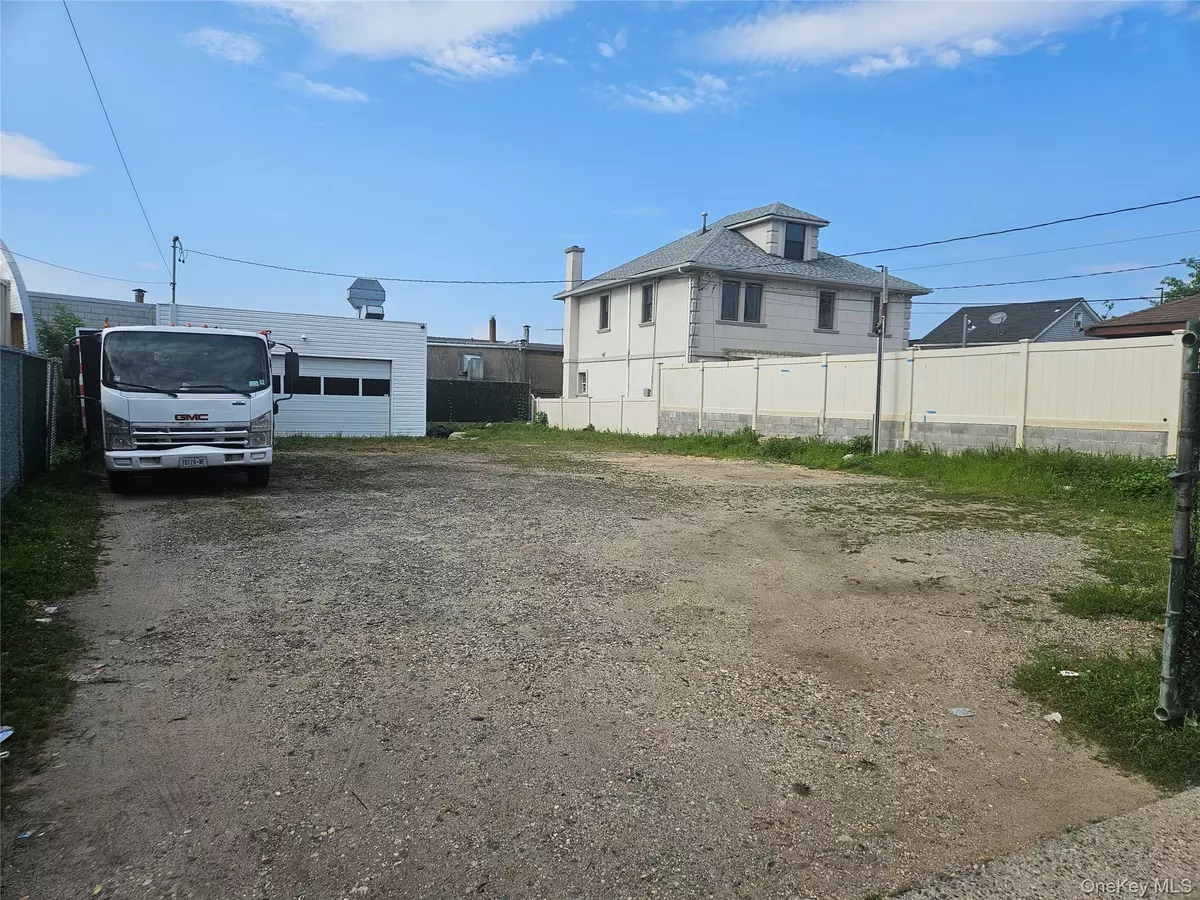 Inwood, NY 11096,34 Pearl ST