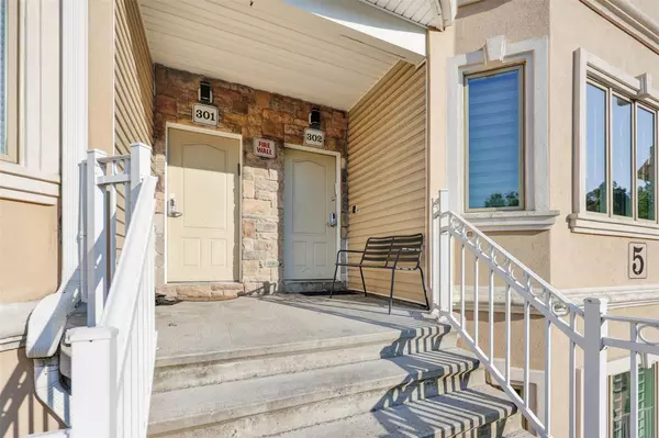 Monsey, NY 10952,5 Rose Garden WAY #302