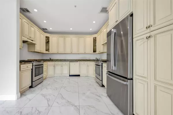 Monsey, NY 10952,5 Rose Garden WAY #302